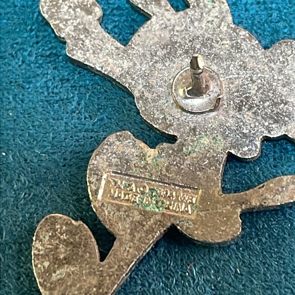Animaniacs Wacko Lapel Pin - Picture 5 of 6